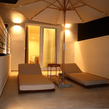 Rhotheon In Rhodes Apartment